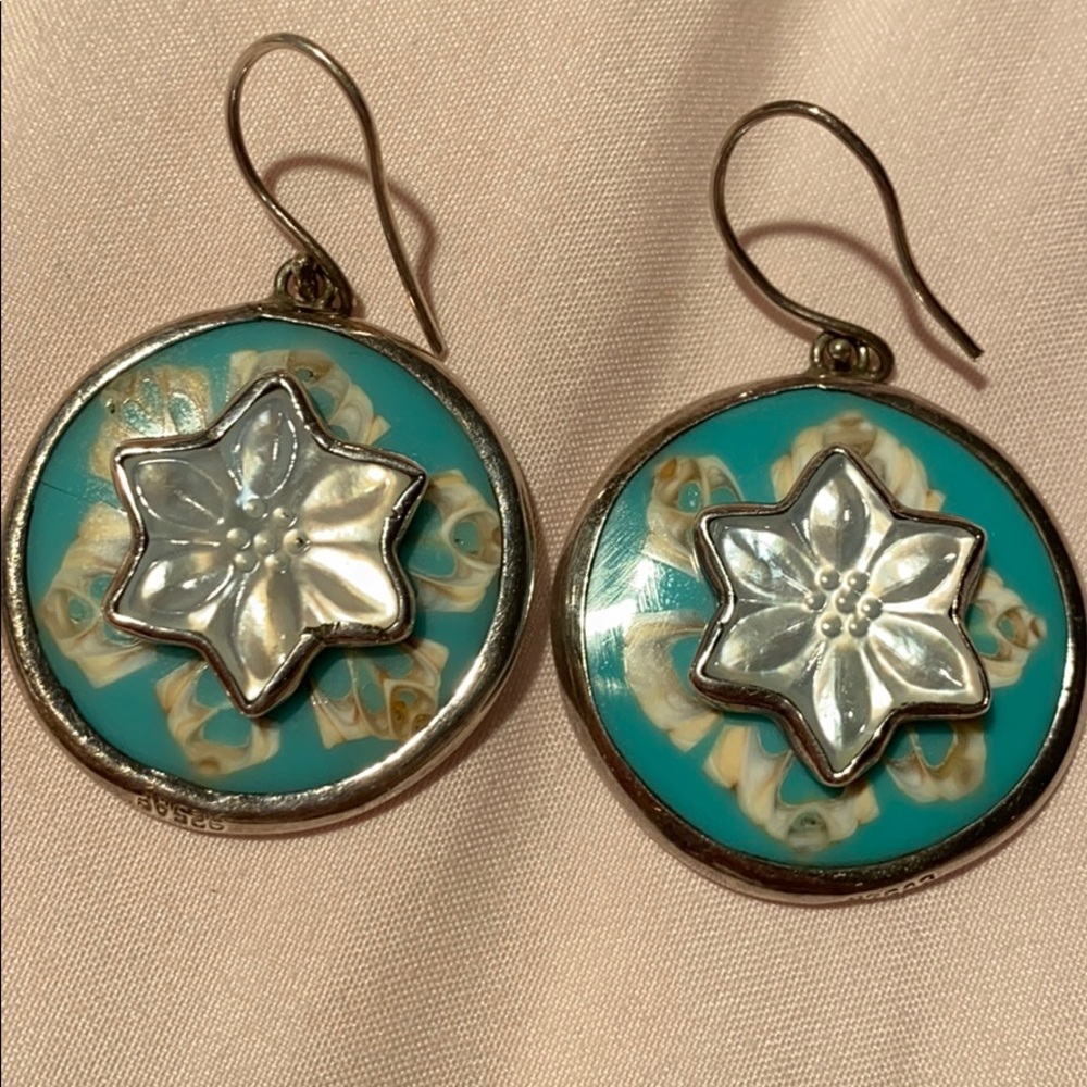 FINAL SALE PRICE. Pearl Shell Earrings. - Picture 2 of 4